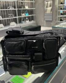 Picture of Balenciaga Handbags _SKUfw186889035fw